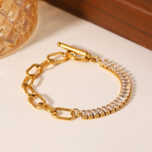 Goldenes Armband mit OT-Verschluss, Edelstahlkette und rechteckigen Zirkoniasteinen
