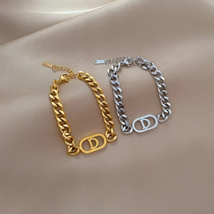 Bracelets chaîne à lettre D en acier inoxydable doré et argenté sur tissu de soie