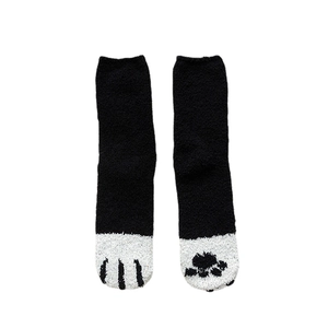 Calze spesse in pile corallo con motivo a zampa di gatto in peluche bianco e nero