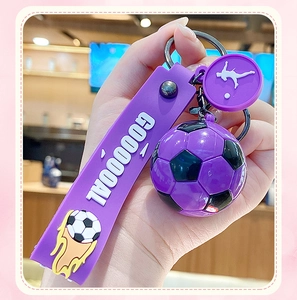 Portachiavi calcio viola con cinturino in silicone GOOOOAL e targhetta con silhouette