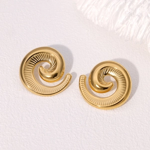 Vintage goldene Spiral-Ohrstecker aus Titanstahl mit edlem Nautilus-Design