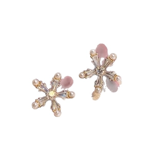 Golden snowflake stud earrings with crystals and white pearls in a retro floral design