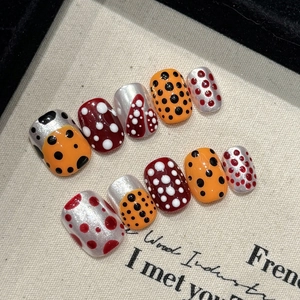 Faux Ongles Faits à la Main Court Rond Motif à Pois Couleurs Dopamine Vives Design Artistique Faux Ongles Pour Femmes
