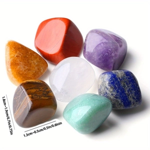 Vista detallada de siete cristales de chakra pulidos con dimensiones en cm y pulgadas reales