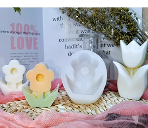 Vista macro de molde de silicona de tulipán 3D con velas de cera florales acabadas