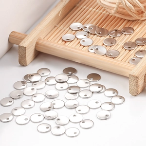 Various sizes of round stainless steel stamping blanks for DIY jewelry making and engraving