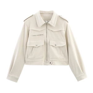 Chic veste cargo courte blanc crème pour femmes avec poches à rabat et détails zippés
