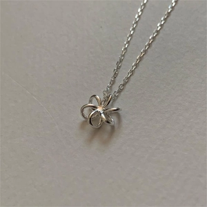 Minimalist 925 sterling silver floral necklace with delicate petal pendant and silver chain