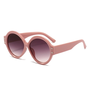 Gafas de sol redondas rosas de gran tamaño con lentes degradadas moradas para exteriores