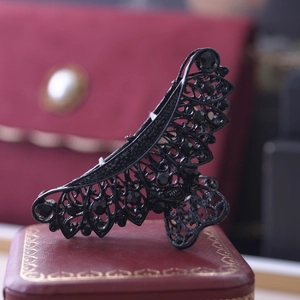 Retro 9cm black metal hair claw with hollow patterns and sparkling rhinestones