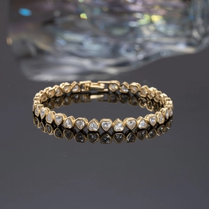 Elegant gold S925 silver tennis bracelet with heart-shaped white zircon gemstones