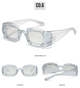 Vues sous trois angles de lunettes Y2K bleu clair mat translucide avec monture ondulée