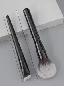 Vue détaillée du kit de pinceaux maquillage avec dimensions précises de 20cm et 18cm