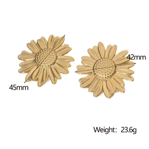 Detail showing 45mm sunflower stud earrings in gold with size and weight annotations
