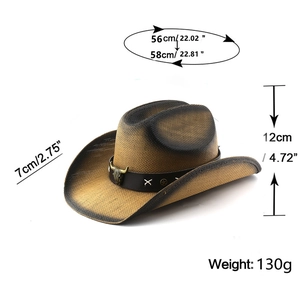Dettaglio cappello cowboy in paglia con emblema di toro in metallo e cinturino