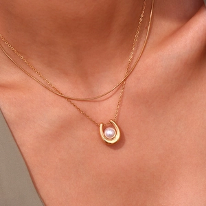 Elegant 18K gold plated necklace with U-shaped horseshoe pendant and lustrous white pearl