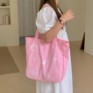 Rosa Canvas-Einkaufstasche mit weißem Buchstabendruck und geräumigen Doppelgriffen