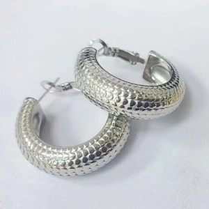 Fashionable silver stainless steel C-shaped hoop earrings with unique snakeskin texture