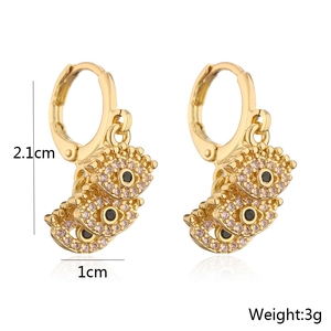 Detailansicht der Teufelsauge-Ohrringe in Gold mit Maßen 2,1cm x 1cm und einem Gewicht von 3g