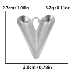 Detailed size chart showing silver heart pendant dimensions 2.7cm by 2.0cm and weight