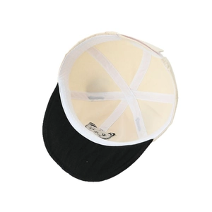 Casquette bicolore pour bébé beige et noir avec broderie panda mignonne à l'intérieur