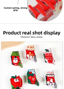 Détail du mécanisme à ressort métallique sur les pinces à cheveux de Noël