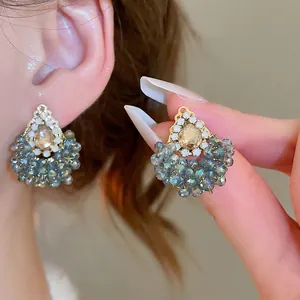 Élégantes boucles d'oreilles vintage en cristal goutte d'eau et perles bleues