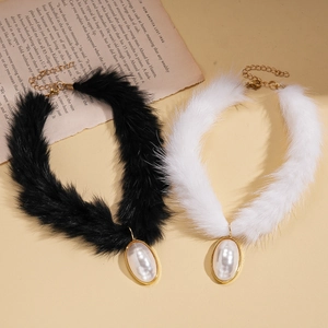 Colliers choker vintage en fausse fourrure de vison avec perles noires et blanches