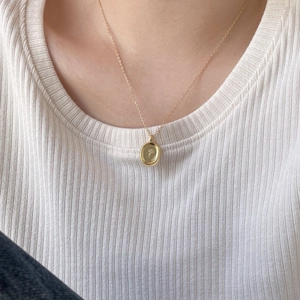 Elegant 925 sterling silver gold-plated necklace with oval floral relief coin pendant