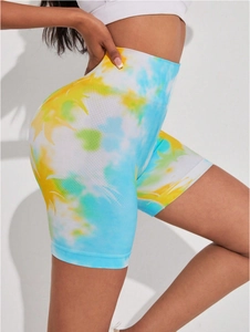 Dettaglio degli shorts fitness tie-dye senza cuciture con tessuto a compressione traspirante