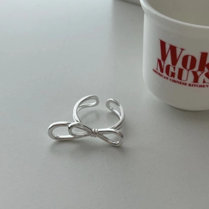 Minimalist 925 silver bow-knot open ring with adjustable band on gray surface
