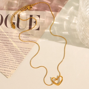 Collier chaîne serpent en acier inoxydable plaqué or 18 carats avec pendentif cœur