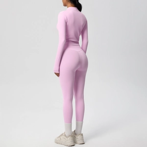 Ensemble de yoga rose avec legging taille haute et haut zippé à manches longues