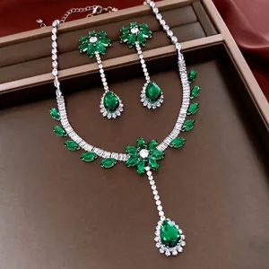 Parure de bijoux vintage avec pendentifs fleurs en zircon vert émeraude et argenté