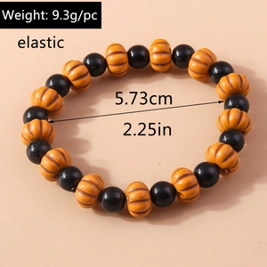 Elastic Halloween bracelet detail with black and orange pumpkin beads, 5.73cm inner diameter