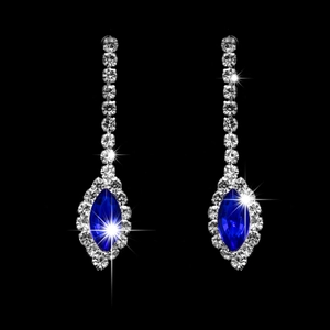Élégantes boucles d'oreilles en argent avec pierres ovales bleu saphir et cristaux