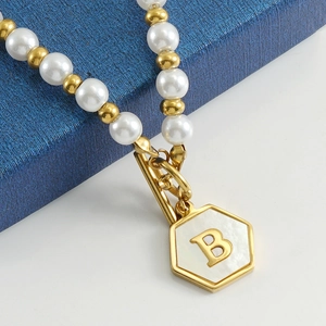 Imitation Artificial Pearl Necklace 18K Gold Plated Stainless Steel Hexagon Mother Of Artificial Pearl Letter Pendant Elegant Toggle Clasp