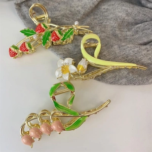 Elegant Flower Strawberry Hair Claw Clip Alloy Enamel Faux Artificial Pearl Shark Grip Accessory For Women Niche Design Style