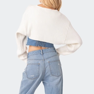 Vue arrière d'un haut corset en jean sexy avec bords effilochés et détails en tricot