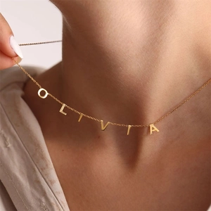 Personalisierte Goldkette mit 26 Buchstaben und OLIVIA Anhänger für Damen als DIY-Geschenk