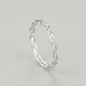 Anello minimalista in argento s925 con design a treccia lucida per donna elegante