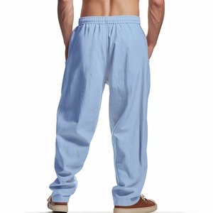 Rückansicht der lockeren hellblauen Baumwoll-Leinen-Hose im High Street Hip Hop Stil
