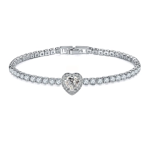 Sparkling heart-shaped cubic zirconia tennis bracelet in a silver-plated finish for women