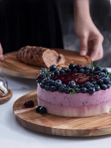 Close-up of premium acacia wood cake tray with elegant natural grain for food display