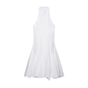 Robe midi blanche à licou avec design sans manches et détails de jupe plissée