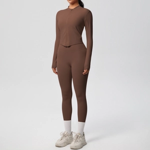 Détails de l'ensemble de yoga taille haute avec haut zippé à manches longues marron foncé