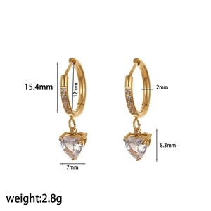 Boucles d'oreilles créoles cœur plaquées or 18k en acier inoxydable avec zircons et taille