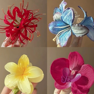 Floral acrylic hair clips set with red lily and orchid designs in Chinese style
