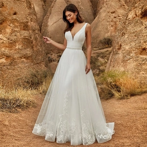 Robe De Mariee Col V Profond Dentelle Tulle Traine Taille Perlee Pour Seance Photo Mariage Exterieur Plage Femmes