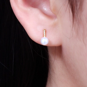 Elegant S925 silver long bar pearl earrings with pavé diamonds worn by a model